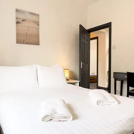 Central - Spacious Flat - Families 아파트 *