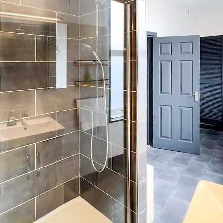 Central - Spacious Flat - Families *